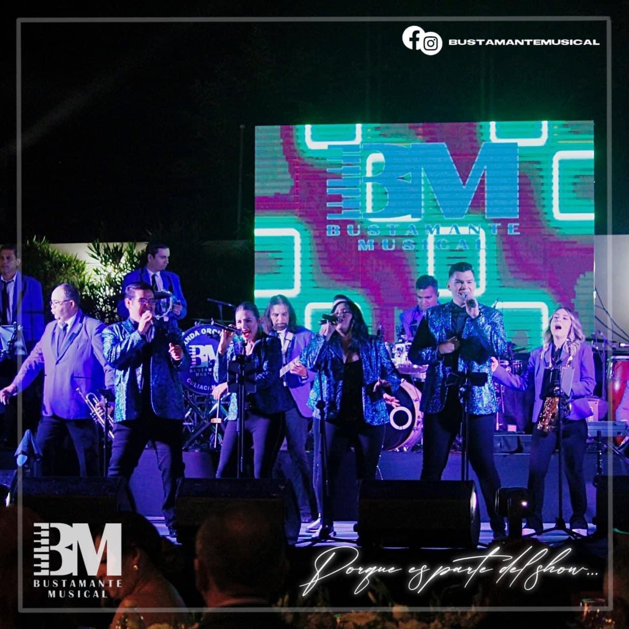 Bustamante Musical en el escenario con cantantes, metales y banda